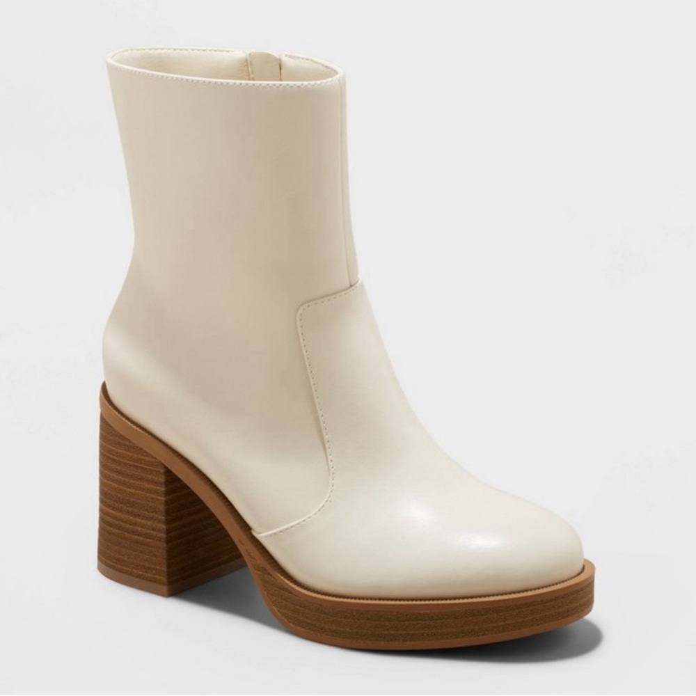 Universal thread platform boot NWT